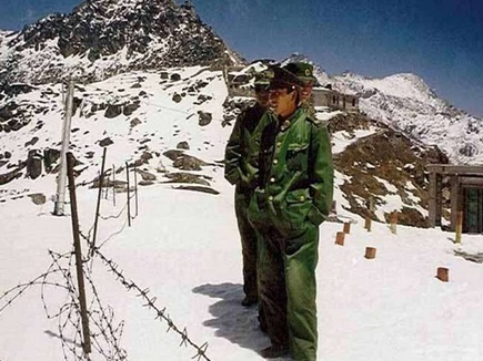 भारत-चीन सीमा पर तनाव के बीच आज सिक्किम दौरे पर  रावत