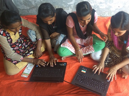 कौशल विकास केंद्र के लिए गांव की बेटियां पीएम को कर रहीं ट्वीट