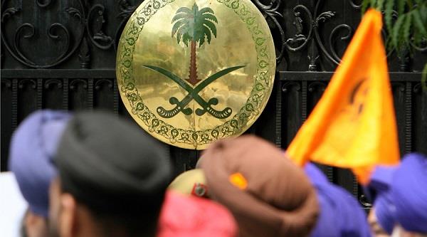 सऊदी अरब में 41 लाख भारतीयों पर गिरी गाज