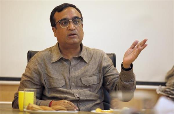 AAP पर माकन का हमला