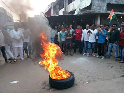 बालाघाट : ब्लास्ट के विरोध में बंद, कांग्रेसियों ने की तोड़फोड़