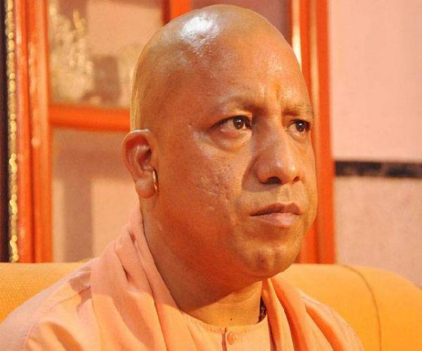 CM योगी के खिलाफ आदिवासी महिला ने दर्ज कराया केस