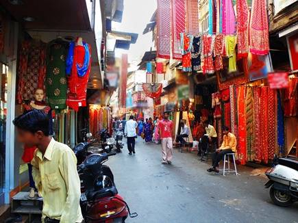 GST का विरोध : कपड़ा मार्केट में अनिश्चितकालीन बंद पर विचार