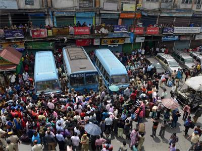 दार्जिलिंग हिंसा: मोर्चे पर ममता, अलग राज्य की मांग पर लौटा GGM