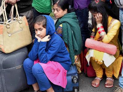 दार्जिलिंग के होटलों में खाना खत्म, पर्यटकों से कहा- 'होटल छोड़िए'