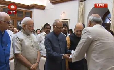 कोविंद ने राष्ट्रपति के लिए भरा पर्चा, आडवाणी भी थे मौजूद