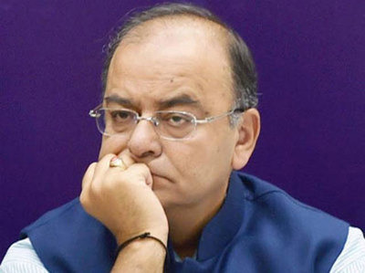 इकॉनमी में सुस्ती से 'डरी' मोदी सरकार, मंथन