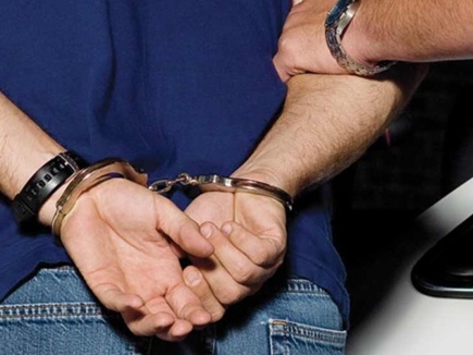 इंदौर में क्रिकेट मैच के टिकट ब्लैक करते पकड़ाए दो छात्र