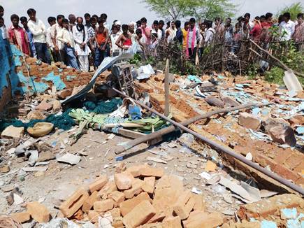 दमोह के मड़ि‍यादो में घर में रखे विस्फोट में धमाका, बच्चे की मौत