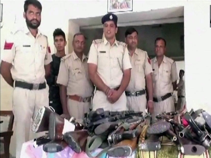 राम रहीम के सिरसा स्थित डेरा मुख्यालय से मिला हथियारों का जखीरा