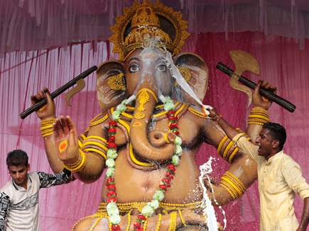 गिलहरी के चार बच्चों को जिंदगी देकर 23वें दिन विसर्जित हुए गणेश