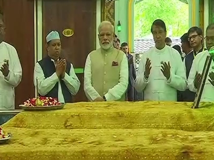 म्यांमार में बहादुर शाह जफर की मजार पर गए मोदी