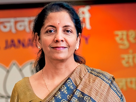 पहली बार रक्षा और विदेश मंत्रालय की कमान महिलाओं के हाथ में