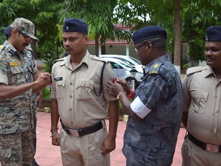 तीन नक्सलियों को मारा, 9 पुलिस अधिकारियों-कर्मचारियों का प्रमोशन