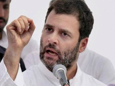 गुजरात में मोदी पर जमकर बरसे राहुल गांधी