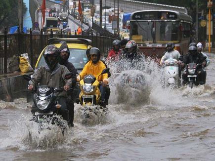 भारी बारिश से मुंबई बेहाल, बुधवार को बंद रहेंगे स्कूल