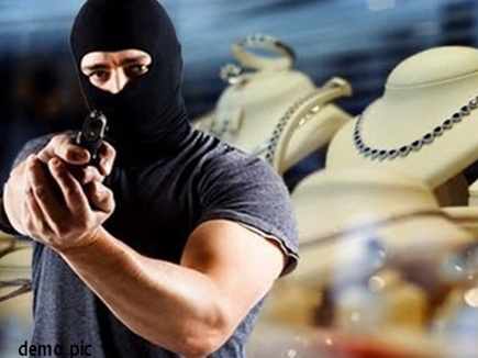 लोग लुट रहे और पुलिस बना रही चोरी का केस