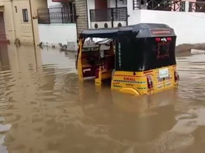 हैदराबाद: भारी बारिश से बाढ़ जैसी स्थिति, 3 की मौत