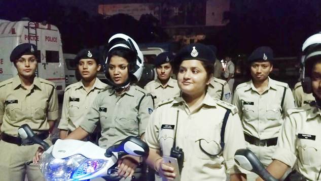 इनका फोन बजते ही छेड़छाड़ करने वालों पर होता है 'प्रहार'