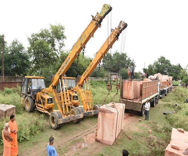 राममंदिर निर्माण के लिए अयोध्या में फिर पहुंचने लगे पत्थर