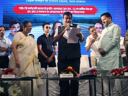 चार महीने में शुरू होगा इंदौर-मनमाड़ रेल लाइन का काम : गडकरी