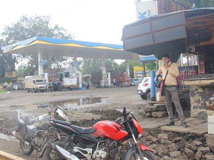 इंदौर में आधा दर्जन से ज्यादा पेट्रोल पंप बारूद के ढेर पर