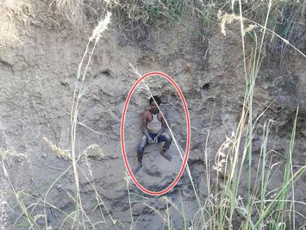 नीमच में पुलिस को देख भागा चोर और कुंए में जा गिरा