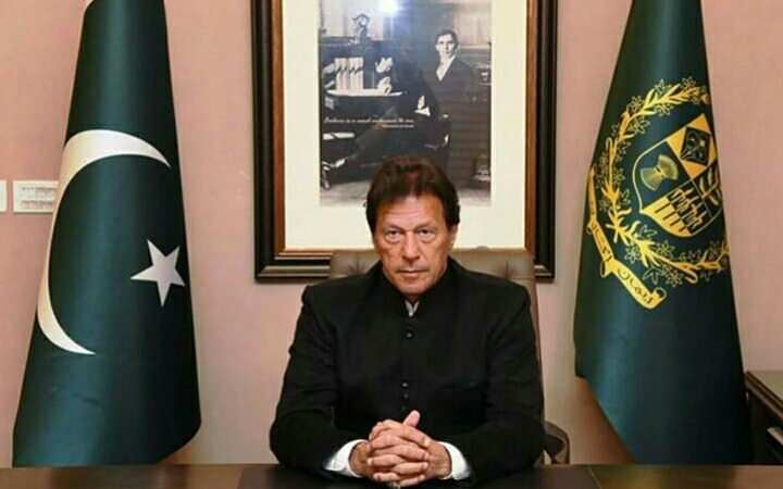 घिरता पाकिस्तान।